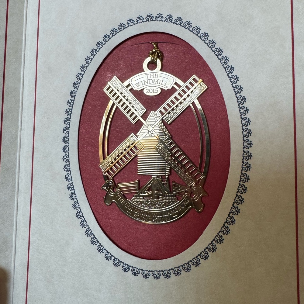 Colonial Williamsburg Collectible Gold Ornament 2015